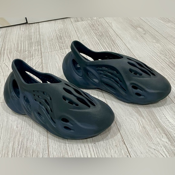Authentic Yeezy foam runners size 10 great condition. Color midnight Blue/black - Picture 8 of 15